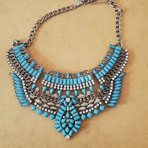 Tilly's Jewelry - Statement necklace